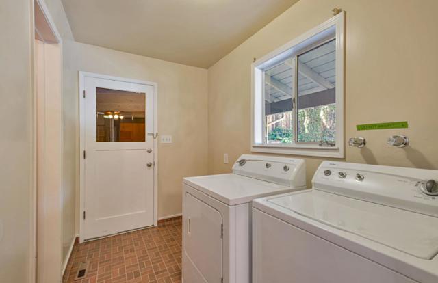 23492 Sunset Drive, Los Gatos CA: https://media.crmls.org/mediaz/f115f10e-0889-470e-b819-f95596352aca.jpg