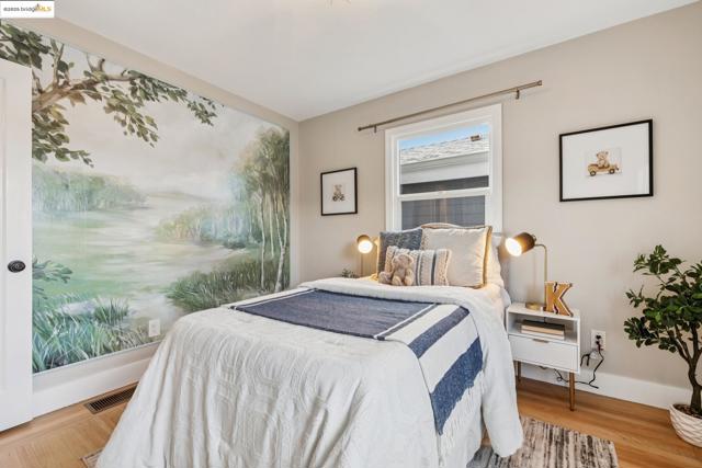 1417 Richmond St, El Cerrito CA: https://media.crmls.org/mediaz/f115f16b-e9ee-46f4-aa1f-abd10b56cad5.jpg