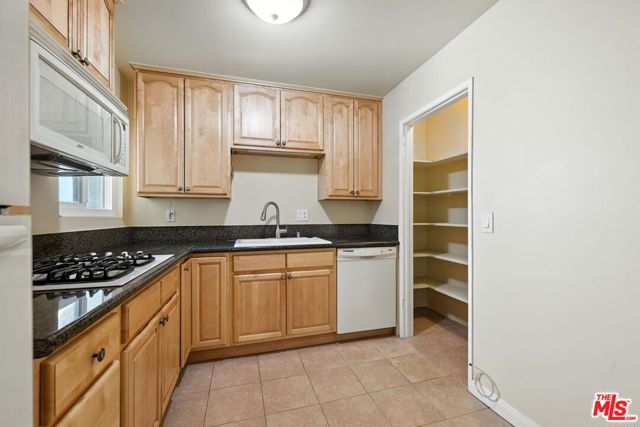 4810 Hollow Corner Road, Culver City CA: https://media.crmls.org/mediaz/f116b81b-f14c-41a8-8428-01b87c0444a1.jpg