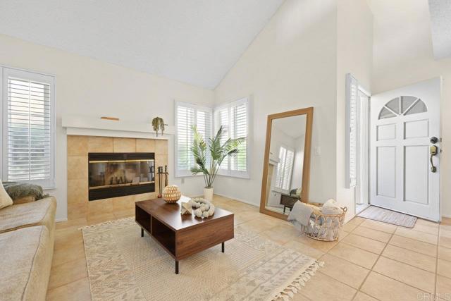 Detail Gallery Image 1 of 1 For 740 Edgewater Dr #D,  Chula Vista,  CA 91913 - 3 Beds | 2/1 Baths
