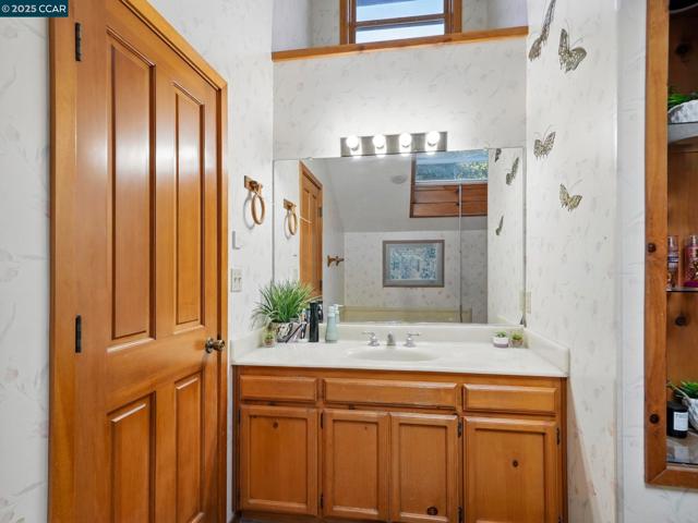 2000 Curry Canyon Rd, Clayton CA: https://media.crmls.org/mediaz/f116eea9-f900-4431-9953-816c72d1e768.jpg