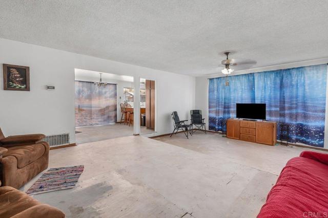 13442 Mountainside Drive, Poway CA: https://media.crmls.org/mediaz/f1174aa6-7e44-4372-a827-b436b09542b8.jpg