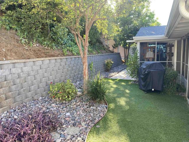 11007 Larkridge Street, Santee CA: https://media.crmls.org/mediaz/f1179edf-a639-49e1-b5f1-c76cb482bbd7.jpg