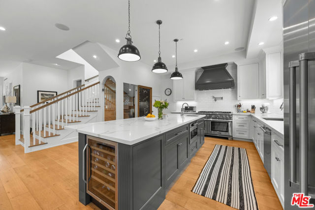 4943 Stern Avenue, Sherman Oaks CA: https://media.crmls.org/mediaz/f117b7f2-a3b0-4f24-869a-c421de388852.jpg