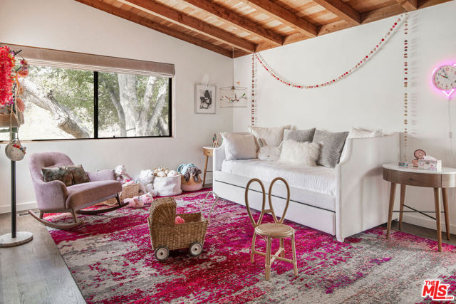 901 Crater Camp Drive, Calabasas CA: https://media.crmls.org/mediaz/f117be21-d030-4eea-9526-2ad9b118d7b8.jpg