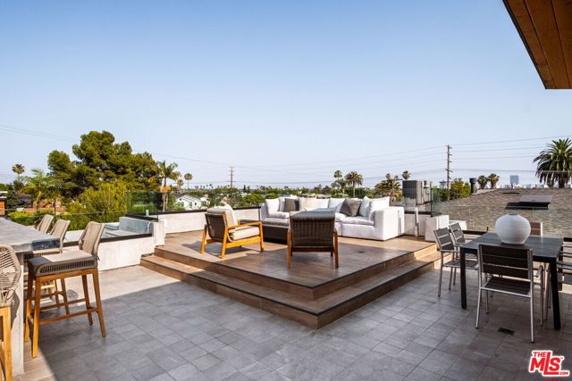 816 N Stanley Avenue, Los Angeles CA: https://media.crmls.org/mediaz/f117e64a-d635-4216-9992-303a1497df6e.jpg