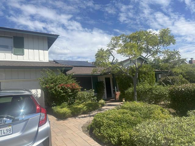13539 Pequot Drive, Poway CA: https://media.crmls.org/mediaz/f117ef79-df88-4711-a0ae-793369dc5a50.jpg