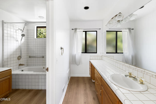 2432 Carol Park Place, Montrose CA: https://media.crmls.org/mediaz/f1180108-3f0b-464c-9536-6ff615d70b75.jpg