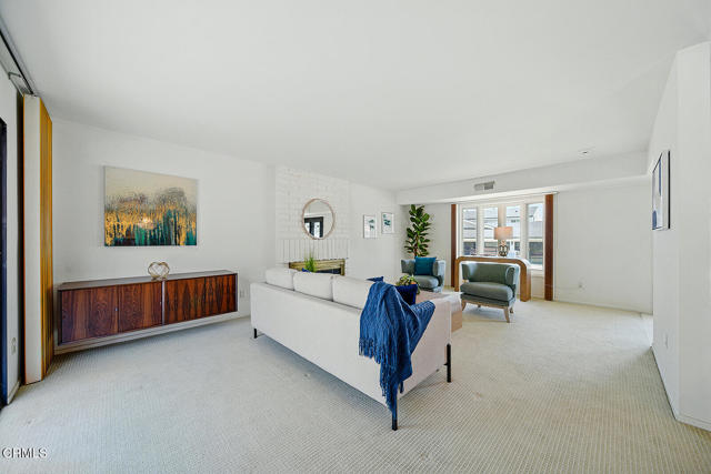 3121 Kingridge Way, Glendale CA: https://media.crmls.org/mediaz/f1188e0b-ea7e-4bde-a1ca-d0f686ed76cf.jpg