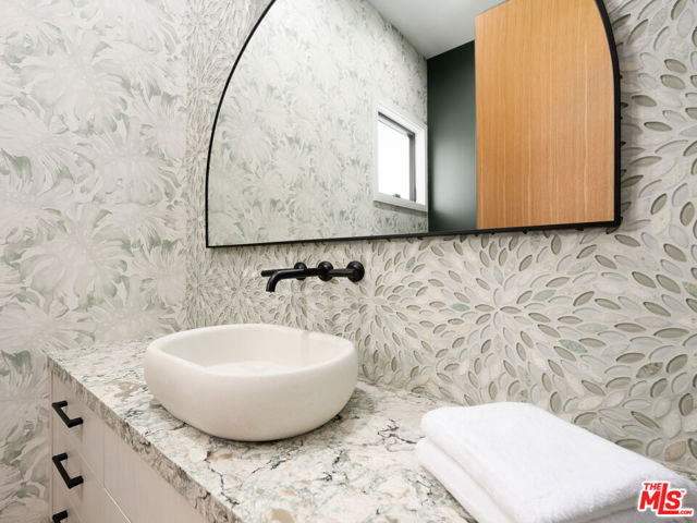 461 Chabela Drive, Manhattan Beach CA: https://media.crmls.org/mediaz/f11913a7-5f6e-4ad0-bf57-bcc9011d52aa.jpg