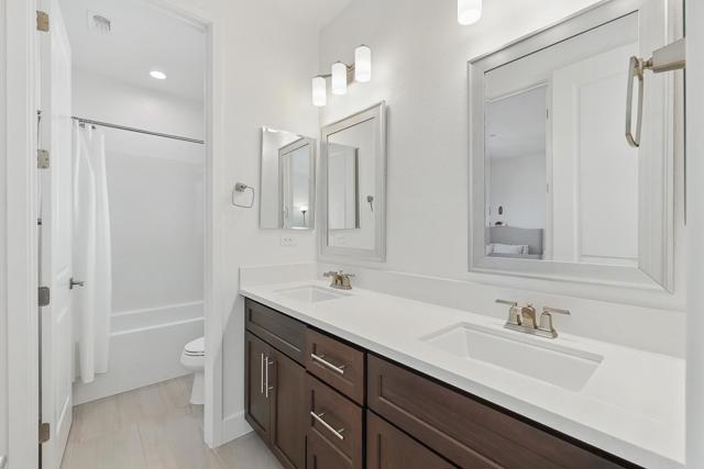 410 E Redberry Place, Mountain House CA: https://media.crmls.org/mediaz/f1197dff-0344-4df3-aecc-d0fa2f40e1c4.jpg