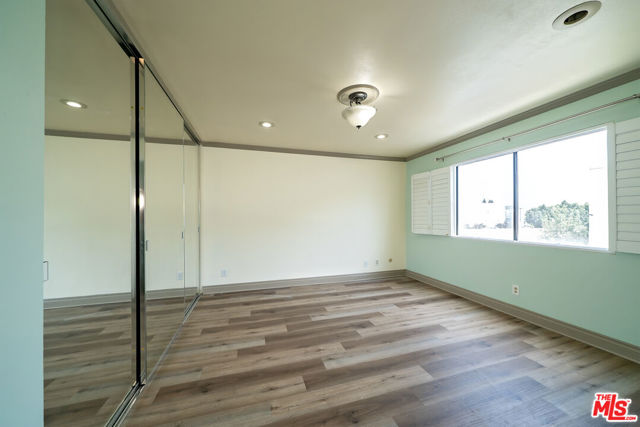 18433 Hatteras Street, Tarzana CA: https://media.crmls.org/mediaz/f11b8319-0bf0-4d18-8d78-ff960e524fc6.jpg