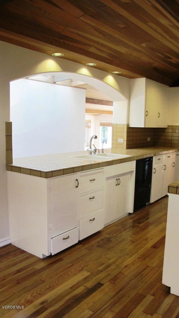 352 Glen Ellen Drive, Ventura CA: https://media.crmls.org/mediaz/f11be04c-897c-4fe6-8e3f-980beed1e08b.jpg
