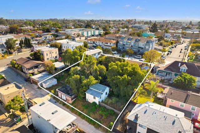 918 27Th St, San Diego CA: https://media.crmls.org/mediaz/f11bf3ef-418f-4791-80bf-cbef10ef2523.jpg