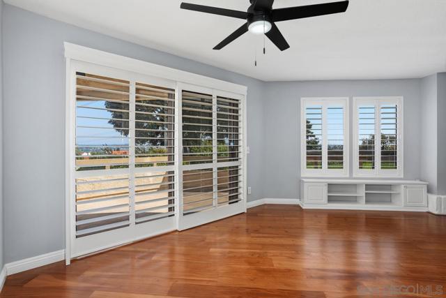 1914 Swallow Ln, Carlsbad CA: https://media.crmls.org/mediaz/f11bfd52-74f9-473a-836a-3ac8d0c4daf4.jpg