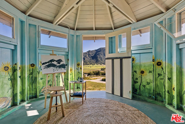 1697 W Potrero Road, Westlake Village CA: https://media.crmls.org/mediaz/f11d5373-e3e7-48f6-8fa5-44c3481fb99e.jpg