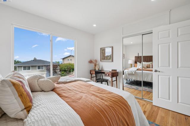 598 CRESTMONT DRIVE, Oakland CA: https://media.crmls.org/mediaz/f11d7985-b3c3-4649-b035-eed4bd3f6719.jpg