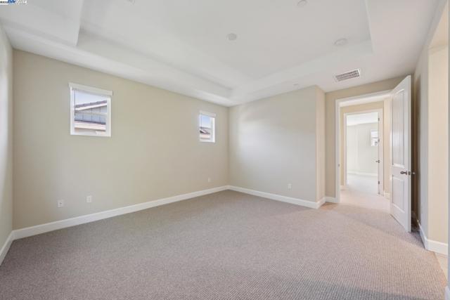 1305 Sunningdale Lane, Fairfield CA: https://media.crmls.org/mediaz/f11da3c1-76f4-42aa-bee7-3ab383b7667c.jpg