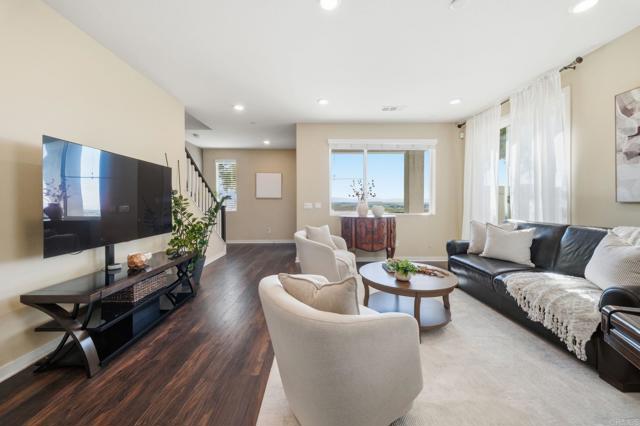 Detail Gallery Image 7 of 72 For 2056 Callisto Terrace, Chula Vista,  CA 91915 - 3 Beds | 3/1 Baths