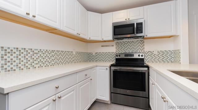 2037 Burton st, San Diego CA: https://media.crmls.org/mediaz/f11e99b5-811f-4a4d-ad6c-4debdcb76686.jpg