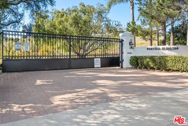6435 Zumirez Drive, Malibu CA: https://media.crmls.org/mediaz/f11ebae1-e430-4ac1-a1fa-134bafa8622a.jpg