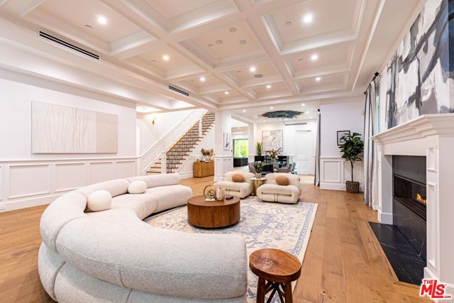 5162 Otis Avenue, Tarzana CA: https://media.crmls.org/mediaz/f11edd77-46ed-45e3-82a6-bd9ba0fcdc0b.jpg