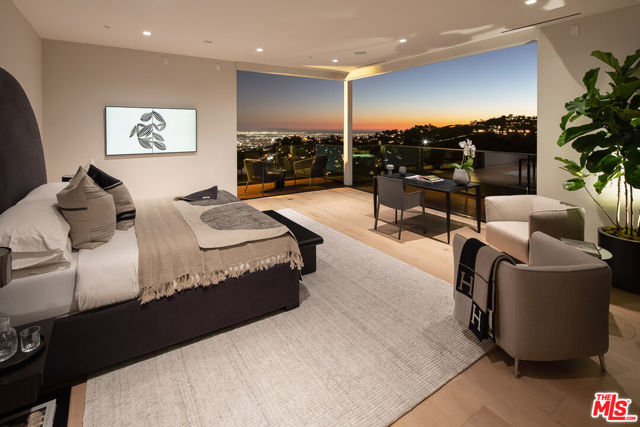 2371 Achilles Drive, Los Angeles CA: https://media.crmls.org/mediaz/f11eea91-12aa-41b8-be1a-418dd96d86f7.jpg