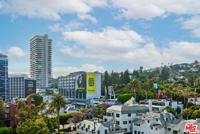 999 N Doheny Drive, West Hollywood CA: https://media.crmls.org/mediaz/f11f4a22-e500-464b-aaf9-3b235811015e.jpg