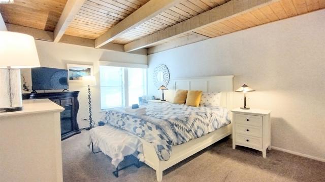 3535 Lake Tahoe Blvd, South Lake Tahoe CA: https://media.crmls.org/mediaz/f120114a-dd9e-411d-956f-d8901261f2f9.jpg