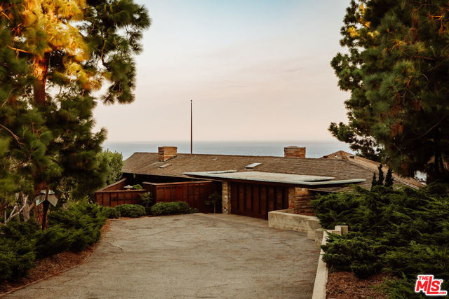 8 Sea Cove Drive, Rancho Palos Verdes CA: https://media.crmls.org/mediaz/f120e0b6-0d71-4392-b287-a73885d7d9bf.jpg