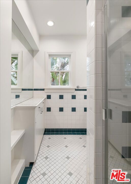 6612 Emmet Terrace, Los Angeles CA: https://media.crmls.org/mediaz/f120fff7-1654-4935-bd24-8c84daac53d8.jpg