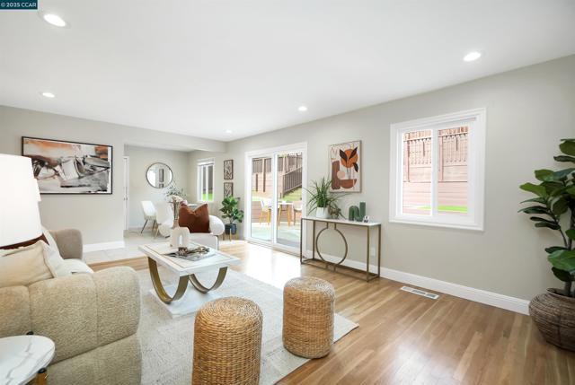 2951 Estates Ave, Pinole CA: https://media.crmls.org/mediaz/f121207c-0c4e-4c9e-825d-67701e0d057e.jpg