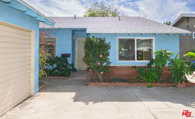 15404 Leadwell Street photo 3
