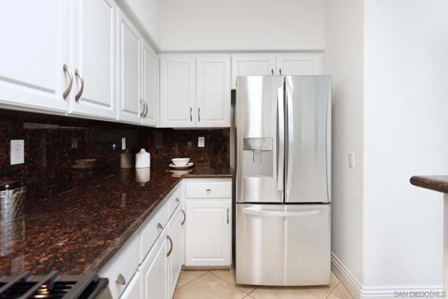 12376 Carmel Country Rd, San Diego CA: https://media.crmls.org/mediaz/f1216235-4b3a-43ae-97b4-2ff967f4607d.jpg