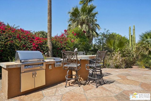 1070 Bella Vista, Palm Springs CA: https://media.crmls.org/mediaz/f121829c-6002-42c6-86d7-f2a3b61c34f0.jpg