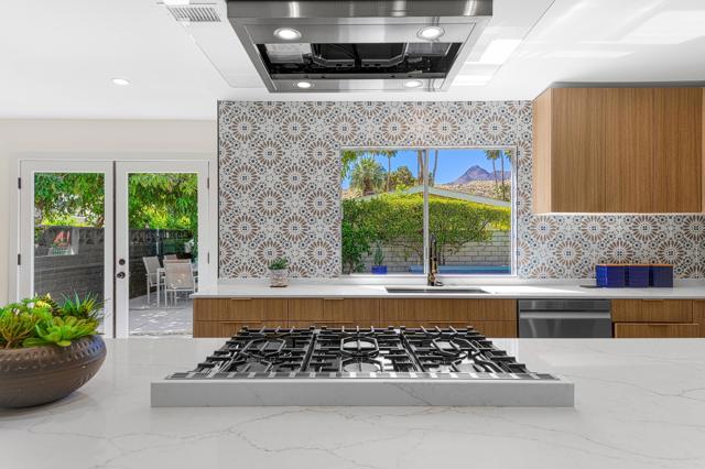 5155 E Bobolink Lane, Palm Springs CA: https://media.crmls.org/mediaz/f122005a-e1bd-4bfc-9507-6a6cdb9ebfcf.jpg