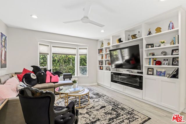 6526 San Vicente Boulevard, Los Angeles CA: https://media.crmls.org/mediaz/f1226f67-9ce4-4714-ac5c-a6e7137e7b99.jpg