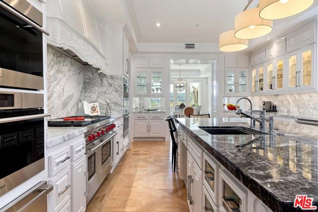 2327 Weybridge Lane, Los Angeles CA: https://media.crmls.org/mediaz/f122ef31-bbb9-4068-b297-bb69a327f49f.jpg