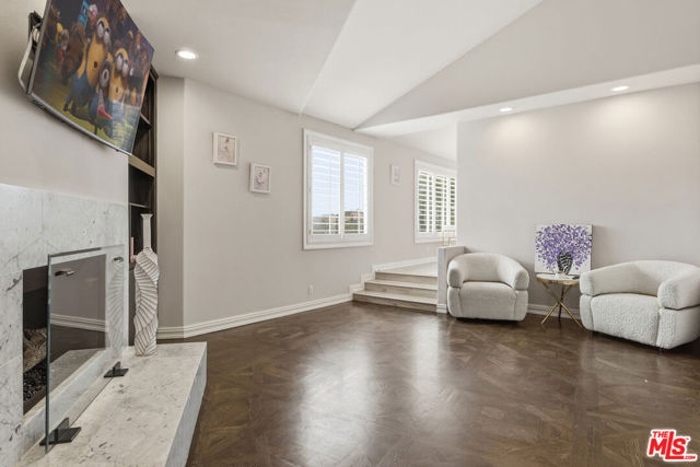 24366 La Masina Court, Calabasas CA: https://media.crmls.org/mediaz/f123c181-925b-436c-a0f8-13caba49eb6b.jpg