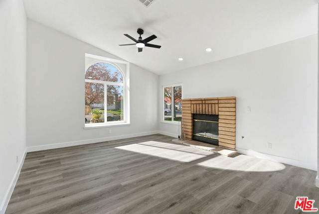 3531 Southview Court, Palmdale CA: https://media.crmls.org/mediaz/f123de6e-27e0-4628-8657-2f7d395e147f.jpg