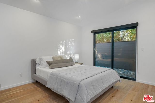 8400 Edwin Drive, Los Angeles CA: https://media.crmls.org/mediaz/f1242b8a-fa7c-43b3-aacc-5e1463669fa7.jpg