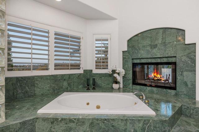 4798 Thurston Pl, San Diego CA: https://media.crmls.org/mediaz/f12536cb-9003-4d80-8692-1eaa902a8d4e.jpg