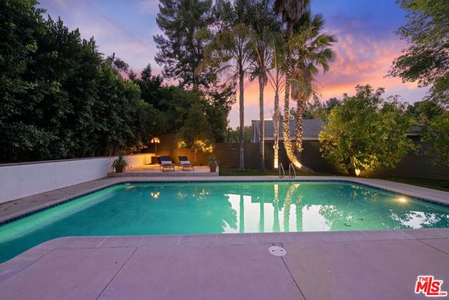 4745 Caritina Drive, Tarzana CA: https://media.crmls.org/mediaz/f12537e7-26c0-4f75-a8fd-d7a99154acbf.jpg