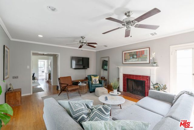 4224 Alcove Avenue photo 8