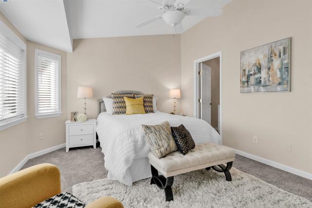 7602 Arbor Creek Cir, Dublin CA: https://media.crmls.org/mediaz/f125e03d-97a9-4158-891f-538019dd966e.jpg