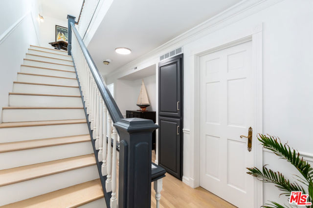 2407 Bayview Drive, Manhattan Beach CA: https://media.crmls.org/mediaz/f125fc28-22b2-47e8-95d8-96ad9e1b1a0d.jpg
