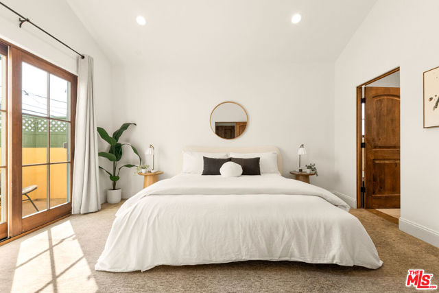 851 19th Street, Santa Monica CA: https://media.crmls.org/mediaz/f12638b2-edf6-41c5-89ee-6406d54636c6.jpg