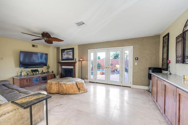 4410 Charger Boulevard, San Diego CA: https://media.crmls.org/mediaz/f1264465-874b-41e2-82d7-2ec93dab437c.jpg