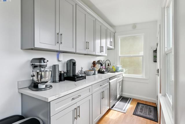1706 Fairview St, Berkeley CA: https://media.crmls.org/mediaz/f1264db7-bcdb-4f60-bce6-d7ce82b5a237.jpg