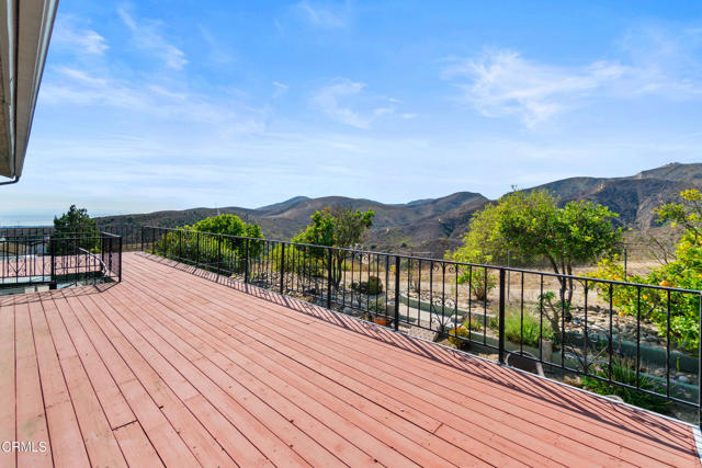 5505 Topa Topa Drive, Ventura CA: https://media.crmls.org/mediaz/f126ca51-7d44-4b6c-807b-10ef5116c290.jpg